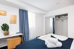 3 bedrooms, desk, iron/ironing board, WiFi