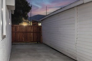 A garage with a wooden fence and a white garage door. - Jacuzzi|PacMan|PS4|Darts|Fireplace|Parking|Grill (Culver City)