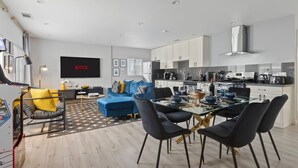 A modern apartment with a living room, dining area, and kitchen. - Jacuzzi, Parking, and Game Night Retreat with PS4 PacMan Darts Grill (Culver City)
