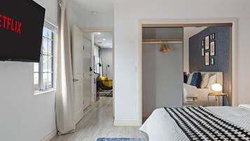3 bedrooms, desk, iron/ironing board, free WiFi