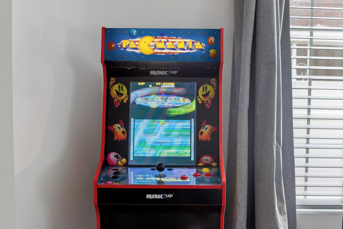 Play arcade game PAC man