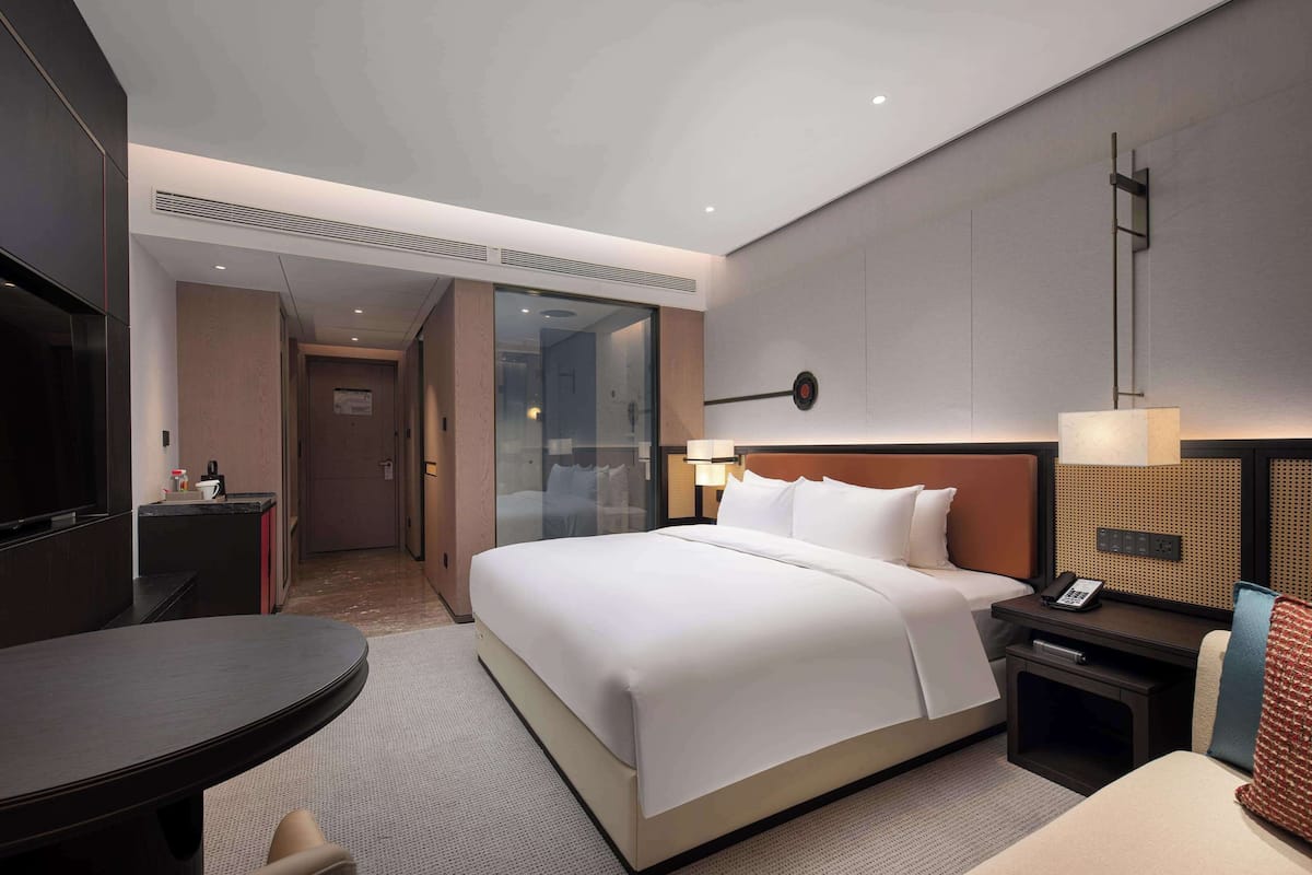 Superior Room, 1 King Bed, Non Smoking