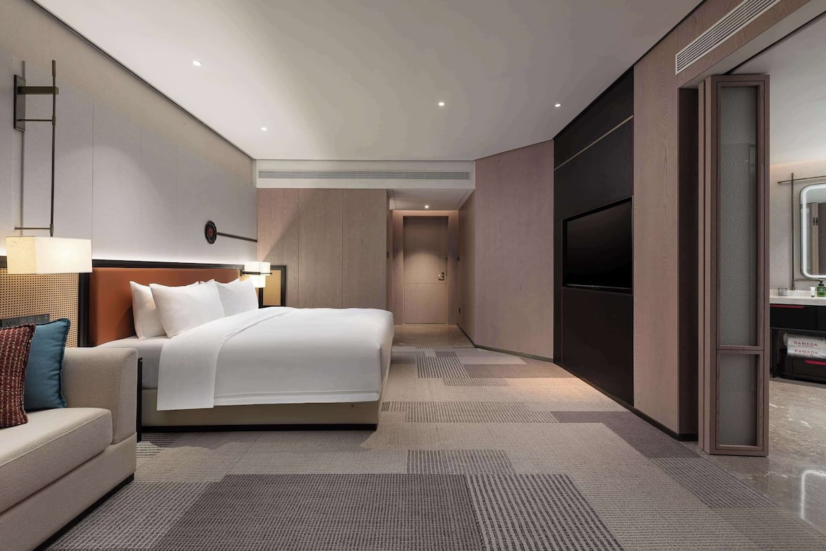 Deluxe Room, 1 King Bed, Non Smoking