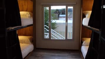 Dormitorio compartido básico, vistas a la ciudad | Wifi gratis