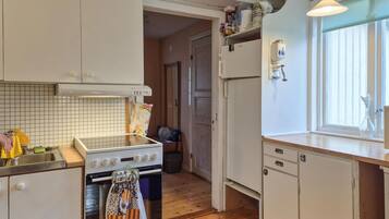 Refrigerador, horno, placa de cocina, cafetera/tetera