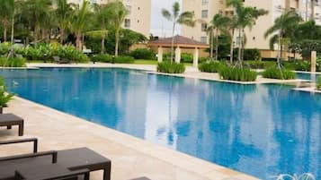 Kolam renang terbuka