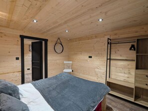 3 camere, una scrivania, ferro/asse da stiro, culla da viaggio