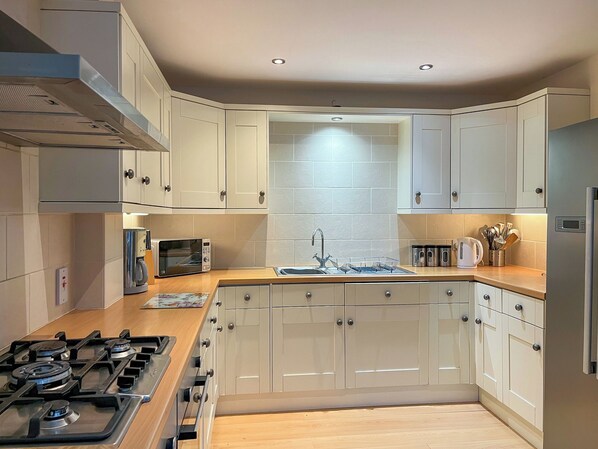 Fridge, microwave, oven, dishwasher