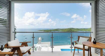 Luxe Condo, Ocean Views and pool