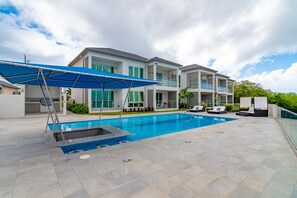 Pool - Luxe Condo, Ocean Views and pool (St. George)