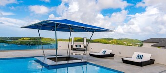 Luxe Condo, Ocean Views and pool