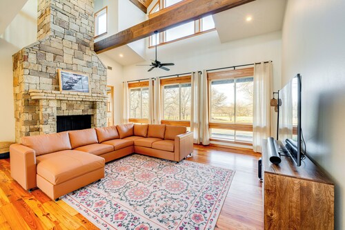 11 Mi to Downtown Denton: Spacious Ranch Retreat
