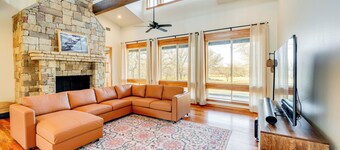 11 Mi to Downtown Denton: Spacious Ranch Retreat
