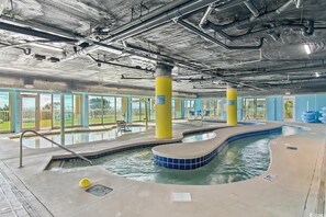 室内游泳池，恒温泳池