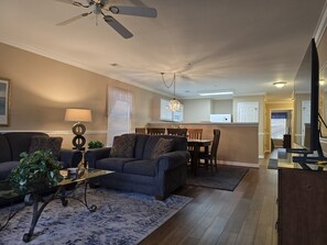 スマートテレビ、DVD プレーヤー