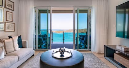 Luxe Condo, Ocean Views and pool