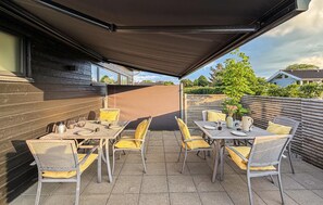 Outdoor dining - Cozy home in Børkop with house sea view (Børkop)