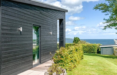 Cozy home in Børkop with house sea view