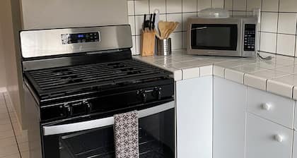 Lovely house with WiFi in charming Alameda