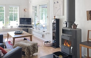 Fireplace - 3 bedroom beautiful home in Umeå (Umeå)