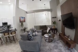 Smart TV - Dream Villa W/ Pool Near Disney3 Bed 2 Bath, (Davenport)