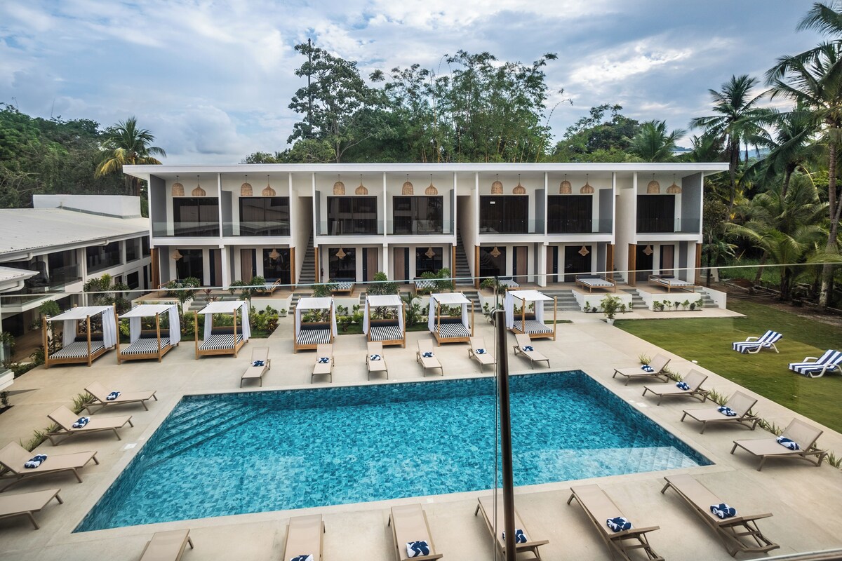 Kolam renang | Kolam renang outdoor, dengan cabana (dengan biaya tambahan)