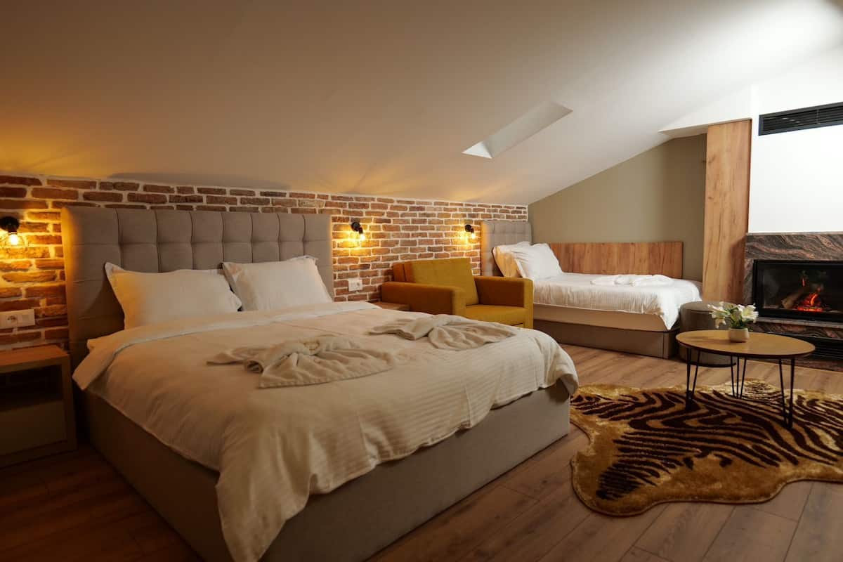 Comfort Suite, Balcony, Park View | 1 bedroom, iron/ironing board, free WiFi