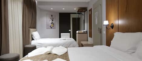 Zimmer, Balkon, Parkblick | 1 Schlafzimmer, BĂŒgeleisen/BĂŒgelbrett, kostenloses WLAN