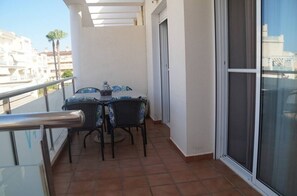 Outdoor dining - Cozy townhouse in Oliva playa (VC)