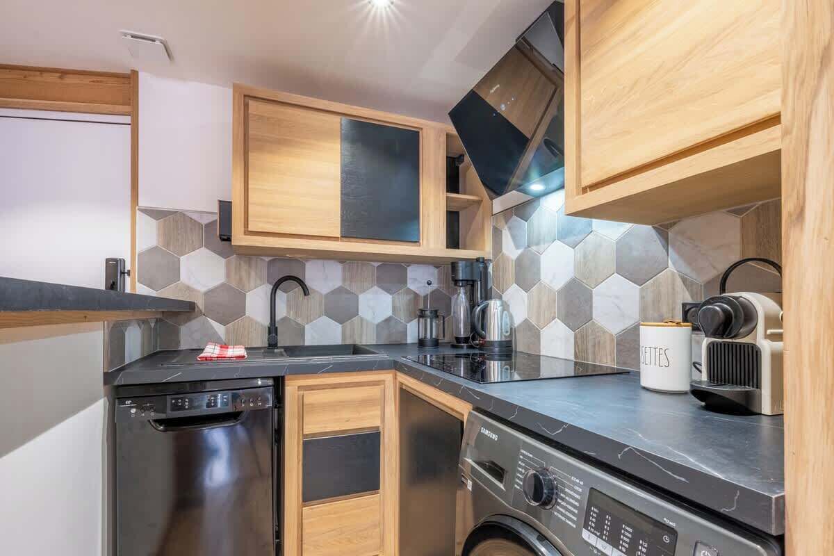 冰箱、微波炉、烤箱、炉灶