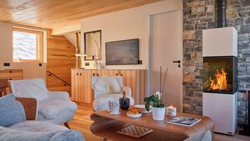 TV, fireplace, stereo