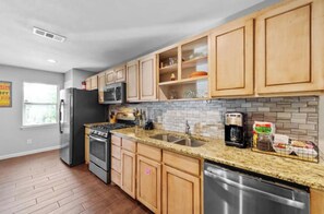 Private kitchen - Casa Tejas
MidTerm Rental (Arlington)