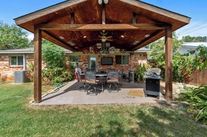 Outdoor dining - Casa Tejas
MidTerm Rental (Arlington)