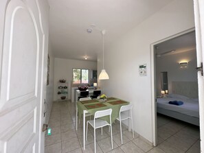 Apartment, 1 Bedroom, Balcony, City View | Dining room