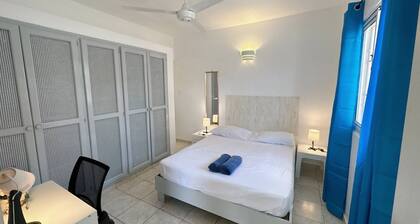 Secure 2-pers Apartment Centrally Located and Close to the Beach