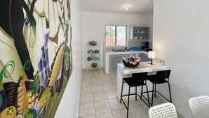 Apartment, 1 Bedroom, Balcony, City View | Dining room