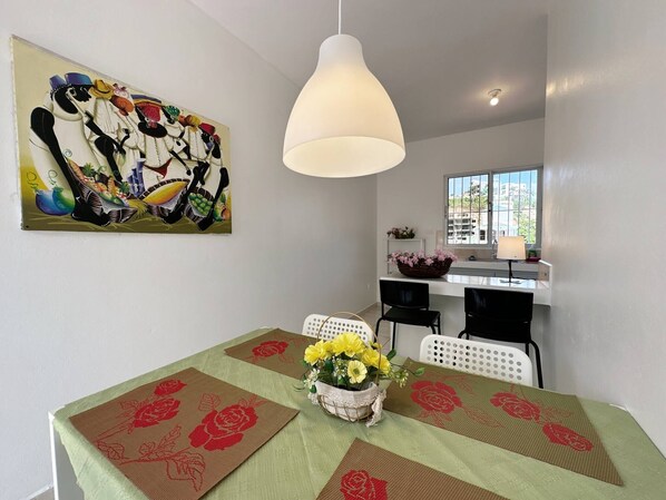 Apartment, 1 Bedroom, Balcony, City View | Dining room