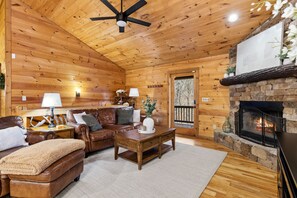 Smart TV - Cozy Cabin I 10 Mns DT Blue Ridge I Hot Tub (Blue Ridge)