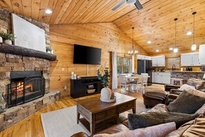 Smart TV - Cozy Cabin I 10 Mns DT Blue Ridge I Hot Tub (Blue Ridge)