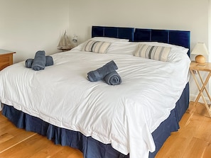 1 bedroom, bed sheets