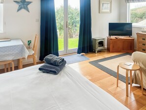 1 dormitori i roba de llit 