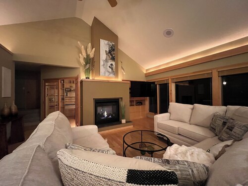 Charming 3-bedroom house with WiFi and AC in beautiful La Crosse