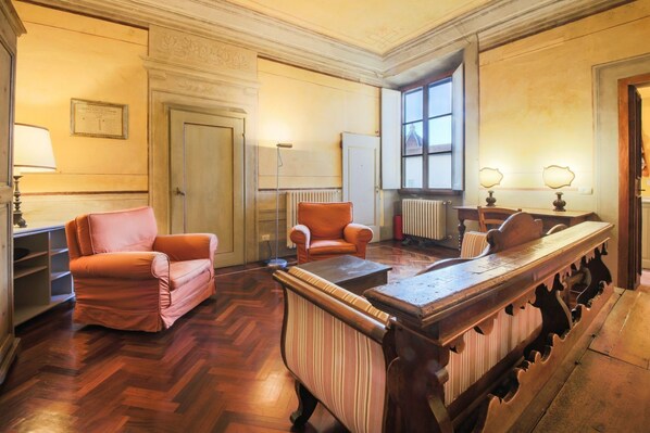 Interior - Apartments Florence- Borgo Pinti with Frescoes (Firenze)
