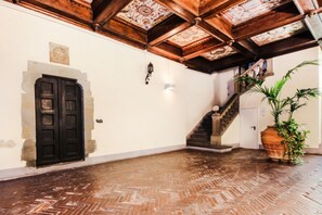 Interior - Apartments Florence- Borgo Pinti with Frescoes (Firenze)