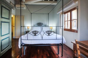 2 dormitorios, tabla de planchar con plancha, wifi y ropa de cama