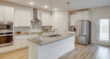 15 Mi to Dtwn Huntsville: Newly Built Home!