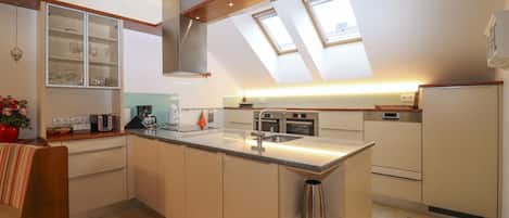 Fridge, oven, dishwasher, coffee/tea maker