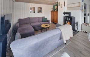 Smart TV, fireplace - 3 bedroom amazing home in Nøtterøy (Nøtterøy)