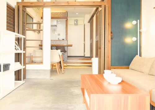 15 minutes to Asakusa / Capacity: 5 guests / Rooftop view / On-site parking