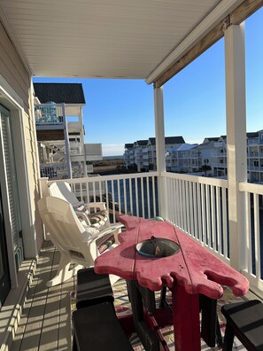Terrace/patio - Spacious 4BR/4BA condo just steps from Ocean Isle Beach! Towels/linens/pool club (Ocean Isle Beach)